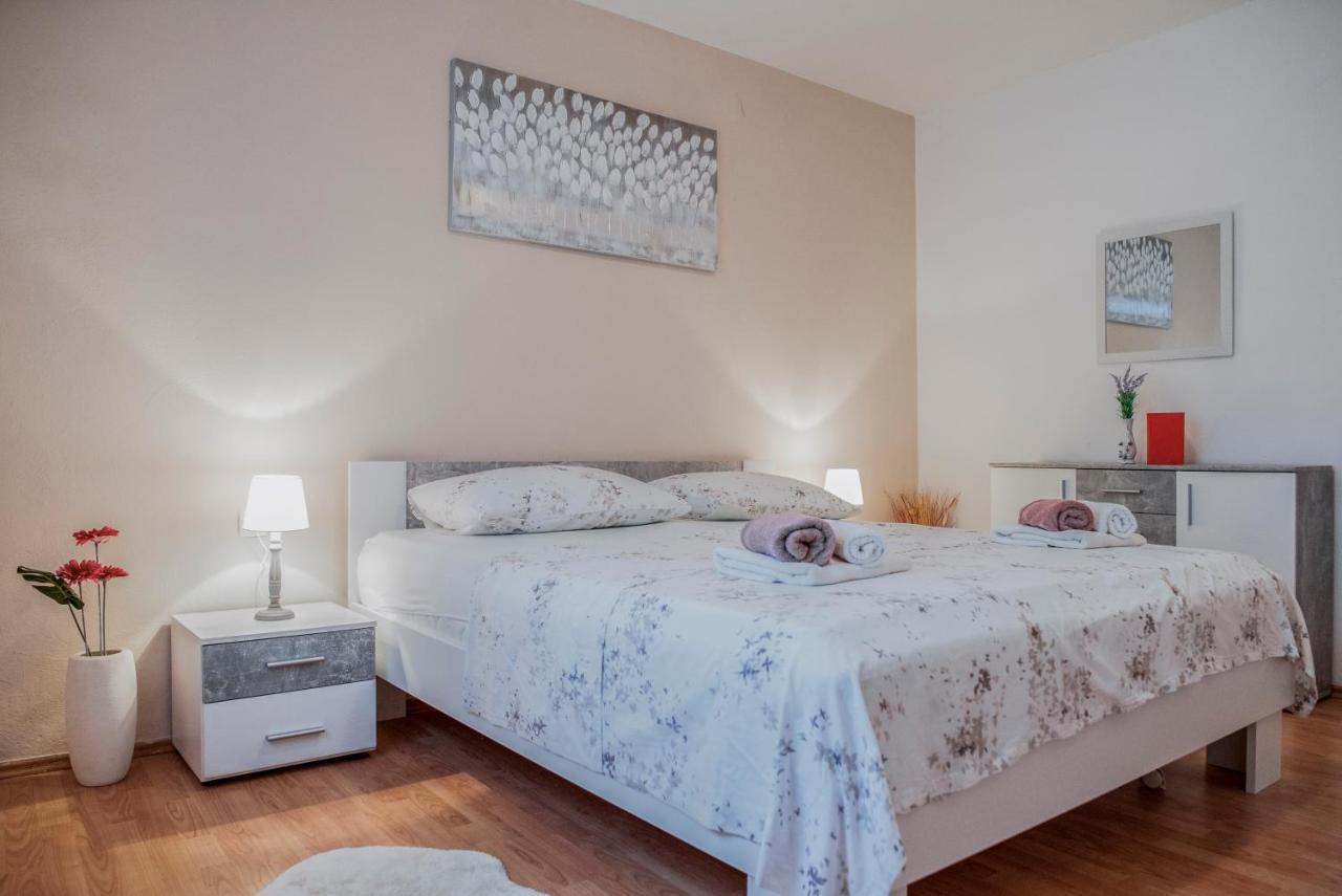 Villa Terra With Heated Pool Marina Εξωτερικό φωτογραφία