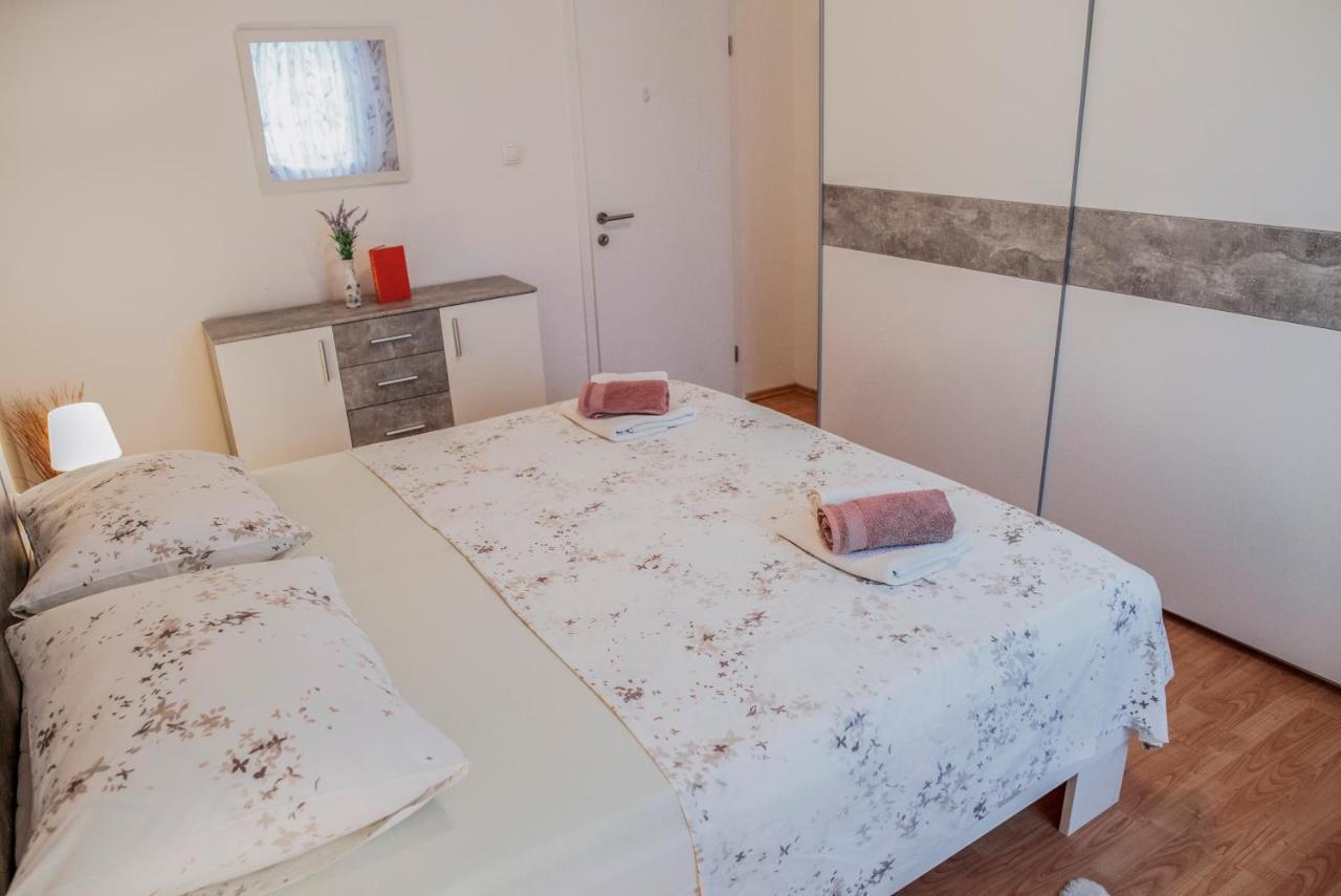 Villa Terra With Heated Pool Marina Εξωτερικό φωτογραφία