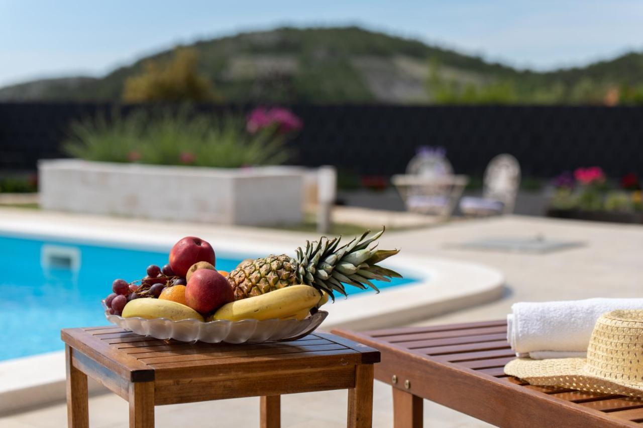 Villa Terra With Heated Pool Marina Εξωτερικό φωτογραφία