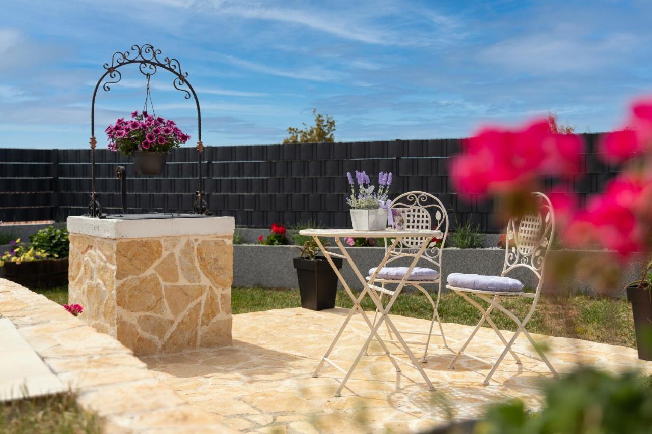 Villa Terra With Heated Pool Marina Εξωτερικό φωτογραφία
