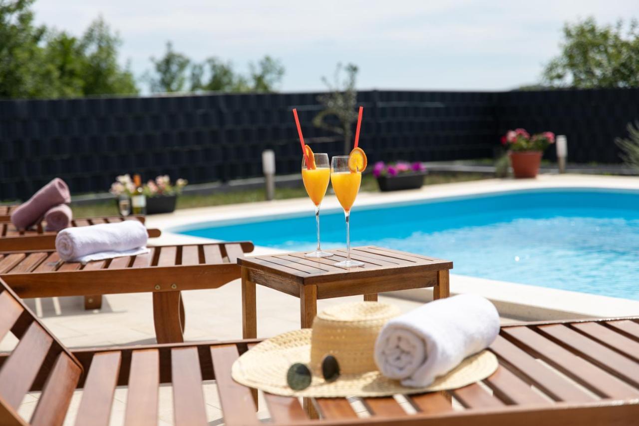 Villa Terra With Heated Pool Marina Εξωτερικό φωτογραφία