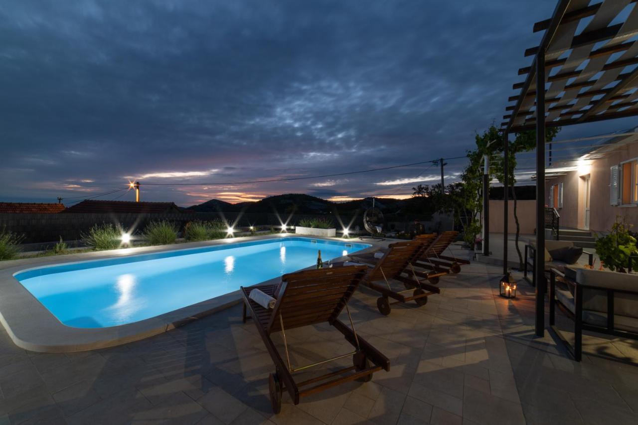 Villa Terra With Heated Pool Marina Εξωτερικό φωτογραφία