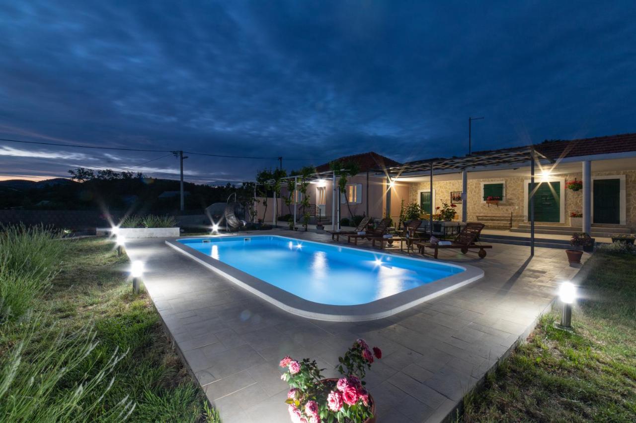 Villa Terra With Heated Pool Marina Εξωτερικό φωτογραφία