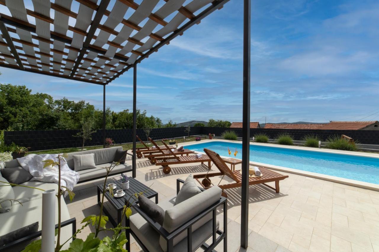 Villa Terra With Heated Pool Marina Εξωτερικό φωτογραφία