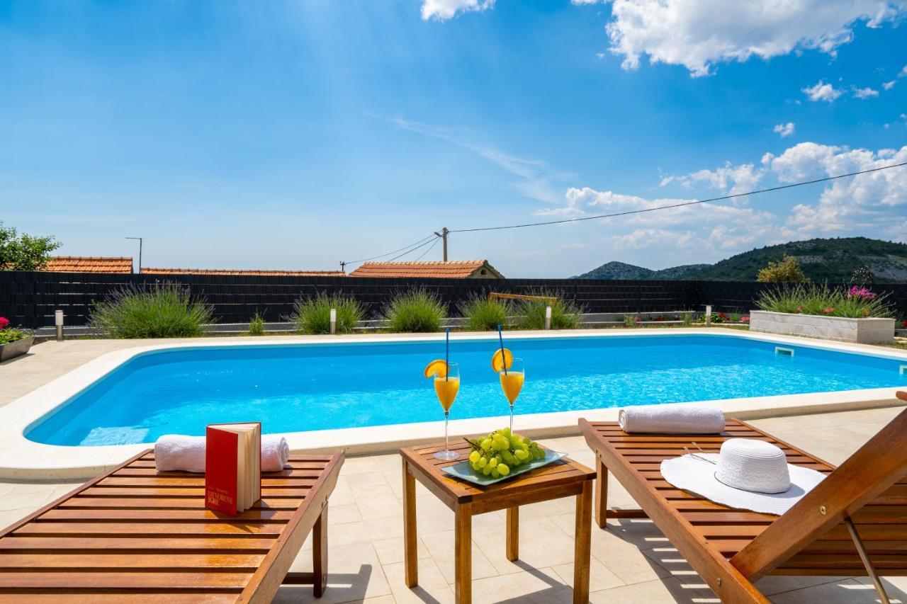 Villa Terra With Heated Pool Marina Εξωτερικό φωτογραφία