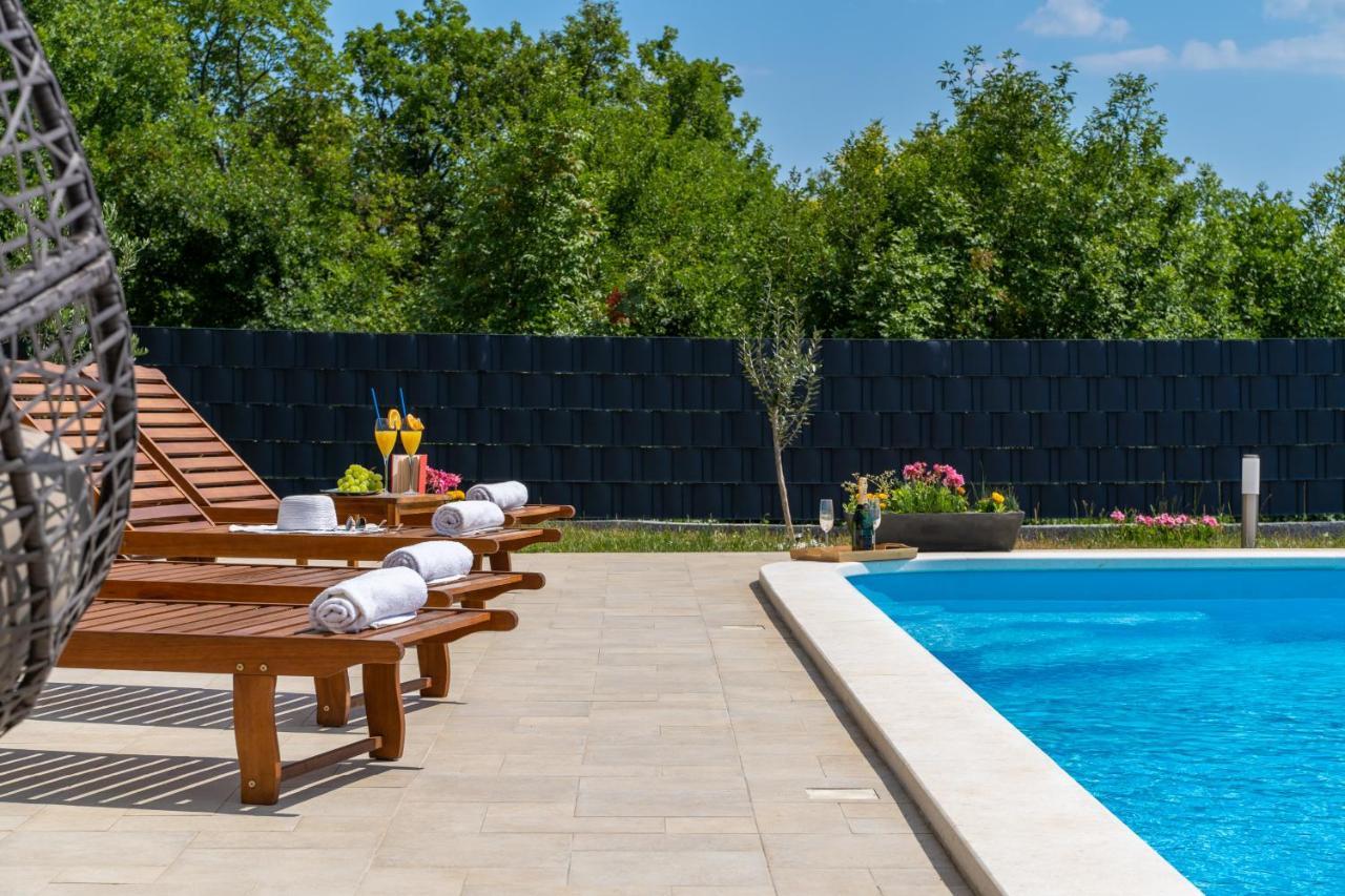 Villa Terra With Heated Pool Marina Εξωτερικό φωτογραφία