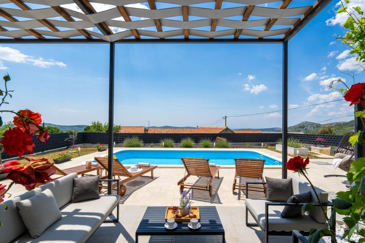 Villa Terra With Heated Pool Marina Εξωτερικό φωτογραφία