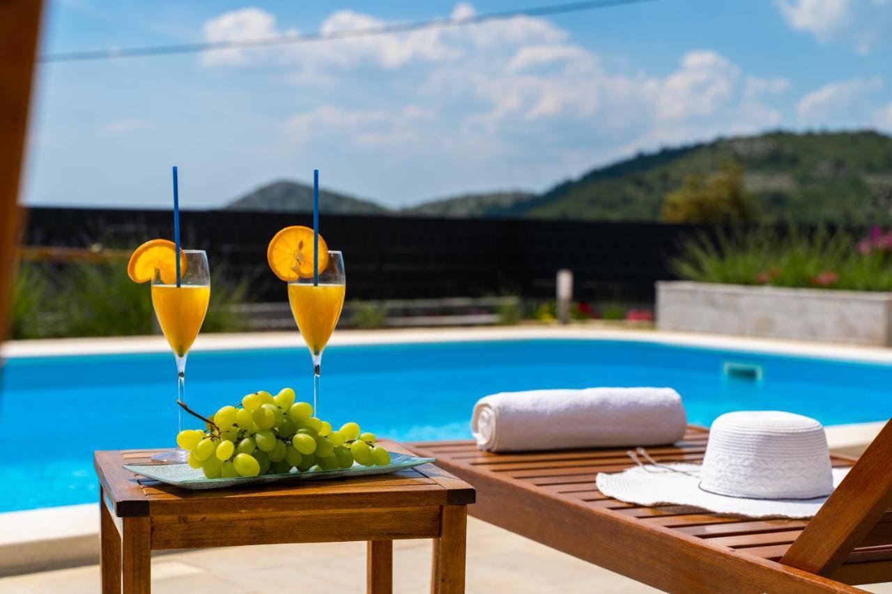 Villa Terra With Heated Pool Marina Εξωτερικό φωτογραφία