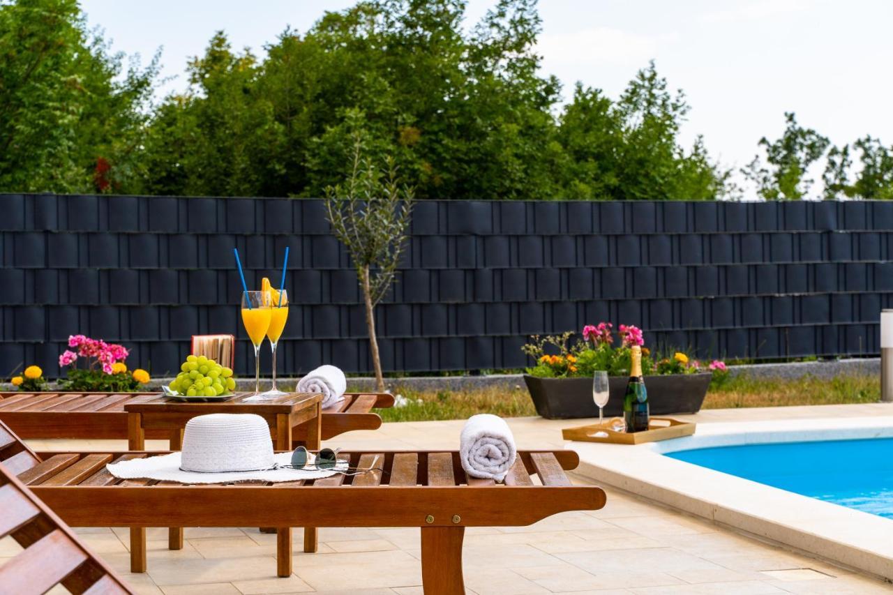 Villa Terra With Heated Pool Marina Εξωτερικό φωτογραφία