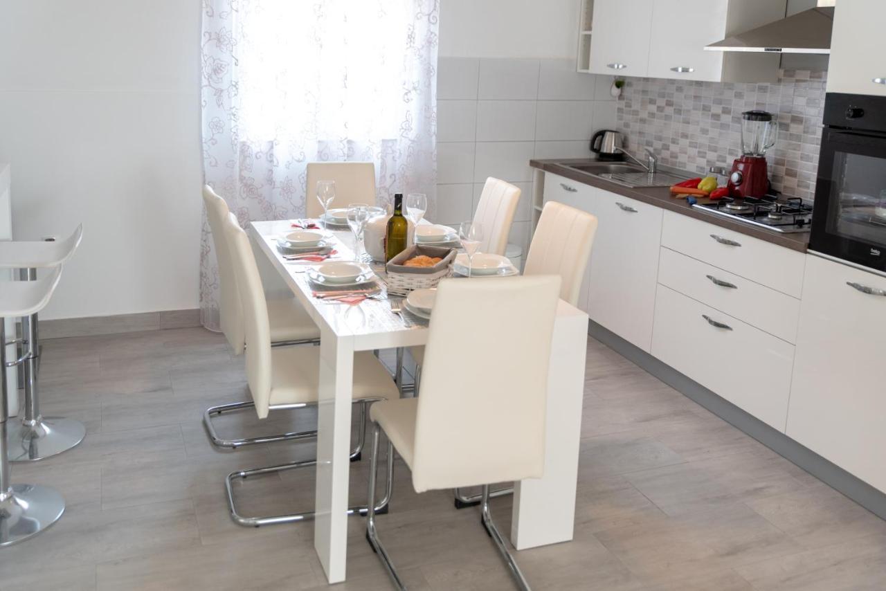 Villa Terra With Heated Pool Marina Εξωτερικό φωτογραφία